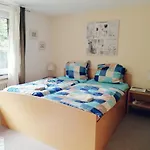 Jeje Und Anna's Eifel Haus 모텔