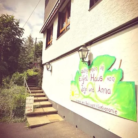 Jeje Und Anna's Eifel Haus 汽车旅馆 蒙绍